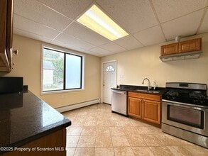 42 Cleveland St in Wilkes-Barre, PA - Building Photo - Building Photo