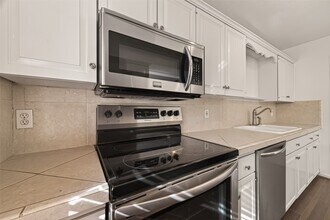 6418 Olympia Dr in Houston, TX - Building Photo - Building Photo