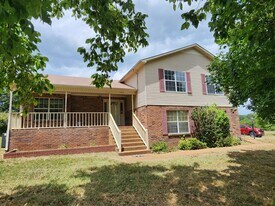 1653 Bear Creek Pike in Columbia, TN - Building Photo