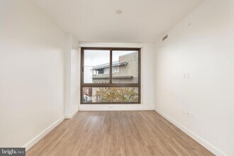 1630 Columbia Rd NW, Unit 407 in Washington, DC - Building Photo - Building Photo