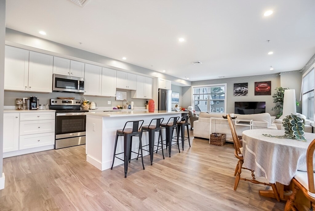245 Bussey St in Dedham, MA - Building Photo