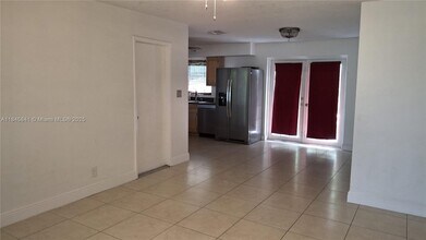 4010 NE 18th Ave in Pompano Beach, FL - Foto de edificio - Building Photo