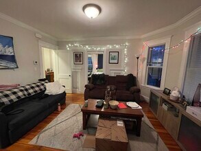 34 Leonard St, Unit 1 in Somerville, MA - Foto de edificio - Building Photo