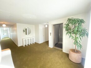 New Hampshire Luxurious in Los Angeles, CA - Building Photo - Building Photo