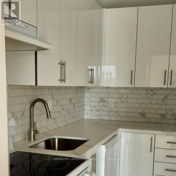 65 N Service Rd in Mississauga, ON - Building Photo - Building Photo