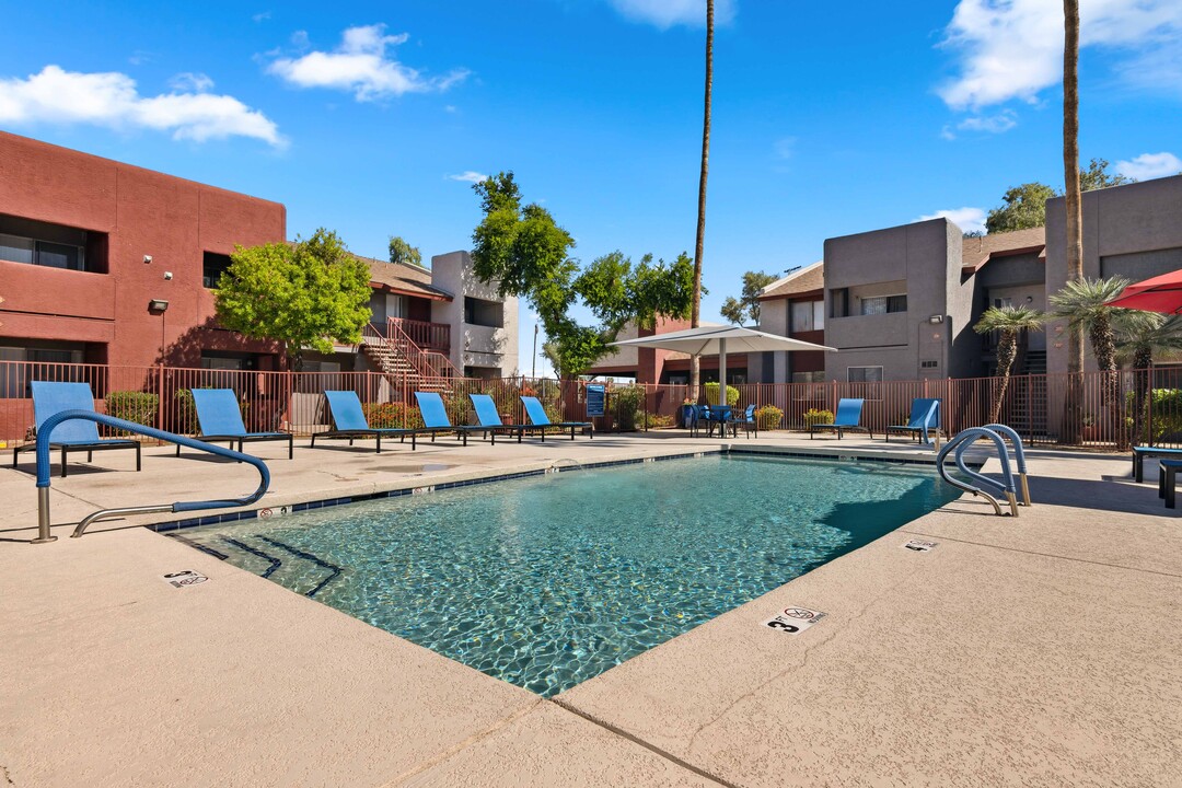 Country Gables in Glendale, AZ - Building Photo