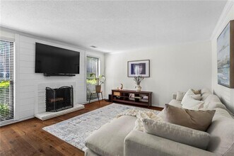 1028 Riverbend Club Dr SE in Atlanta, GA - Building Photo - Building Photo