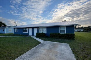5010 Killarney Ave in Fort Pierce, FL - Building Photo