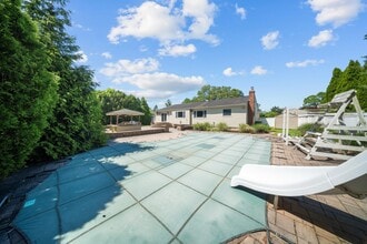 21 Patricia Ln in Lake Grove, NY - Building Photo - Building Photo