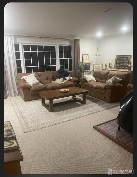 321 Rivercrest Dr in Piscataway, NJ - Building Photo