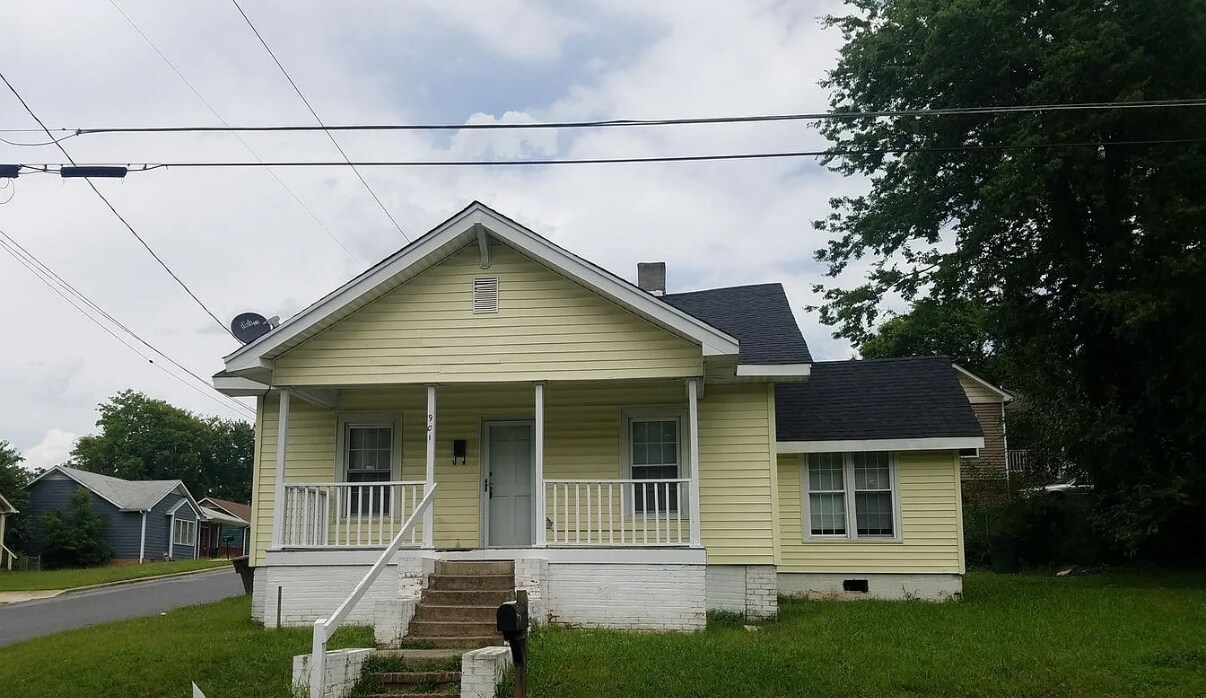 901 Arlington St in Greensboro, NC - Building Photo