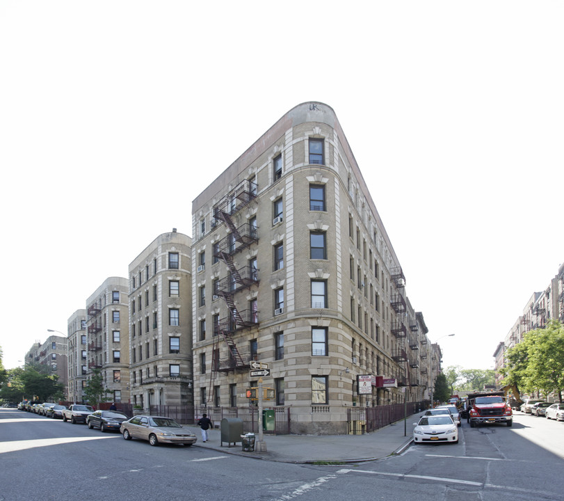 51 Hamilton Pl in New York, NY - Building Photo