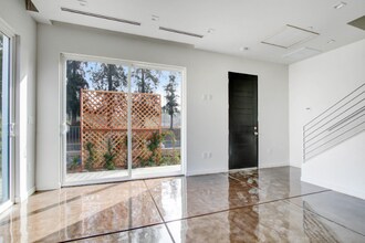 5407 Huntington Dr in Los Angeles, CA - Building Photo - Building Photo