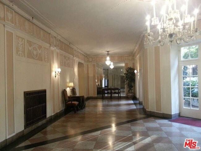 3278 Wilshire Blvd in Los Angeles, CA - Building Photo - Building Photo