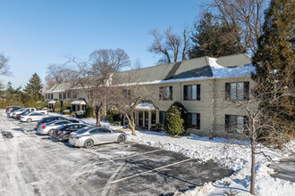 Devon Green Condominium in Devon, PA - Building Photo - Building Photo