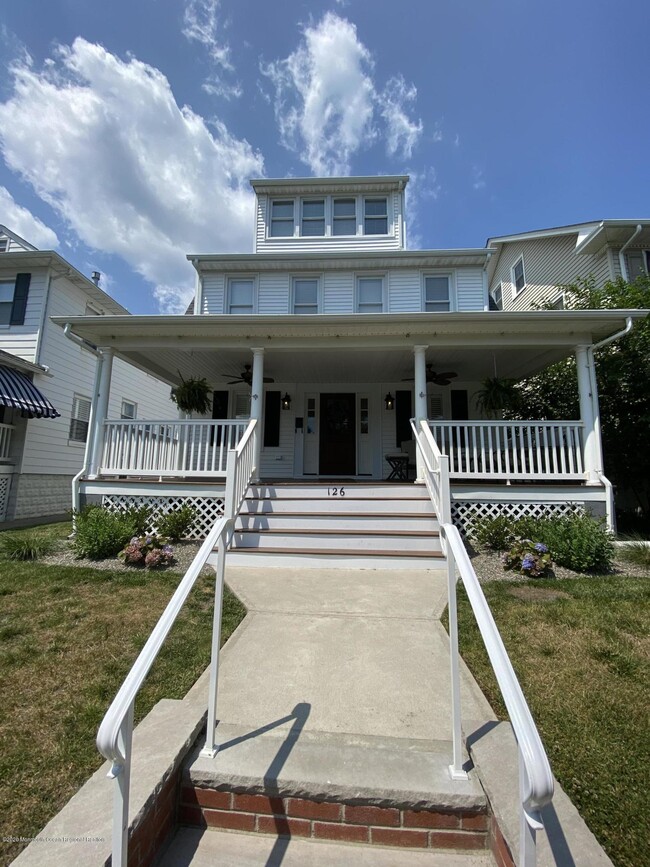 126 Woodland Ave in Avon By The Sea, NJ - Foto de edificio - Building Photo