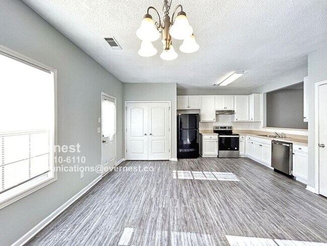 8624 Thomas Ln in Riverdale, GA - Building Photo - Building Photo