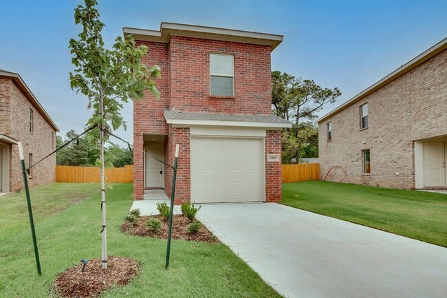 1805 Wolford Wy in Norman, OK - Foto de edificio - Building Photo