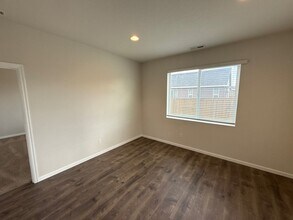 5012 49th Ave NE in Salem, OR - Building Photo - Building Photo