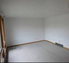 201 Clara Ct in Louisville, OH - Building Photo - Building Photo