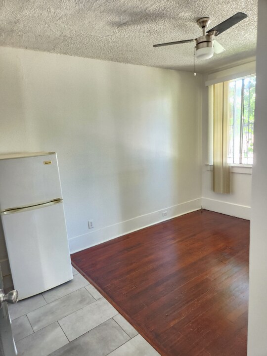 1114 Poinsettia Dr, Unit 2 in West Hollywood, CA - Building Photo