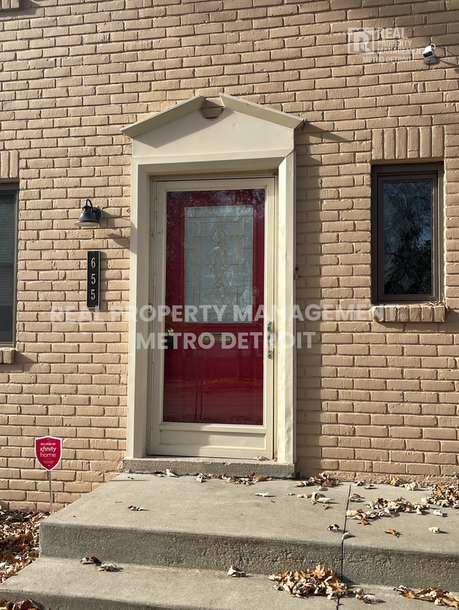 655 N Eton St in Birmingham, MI - Building Photo - Building Photo