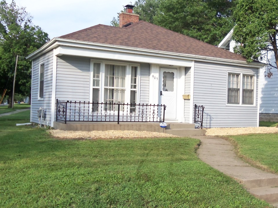 905 Leavitt St, Unit N/A-3025 in Waterloo, IA - Foto de edificio