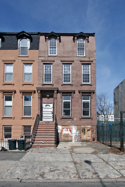 703 Greene Ave in Brooklyn, NY - Building Photo