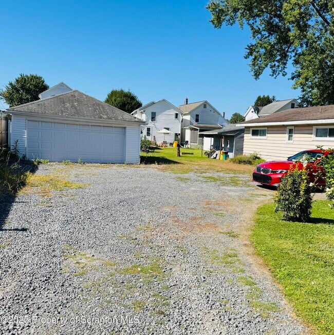 608 Oak St in Old Forge, PA - Building Photo - Building Photo