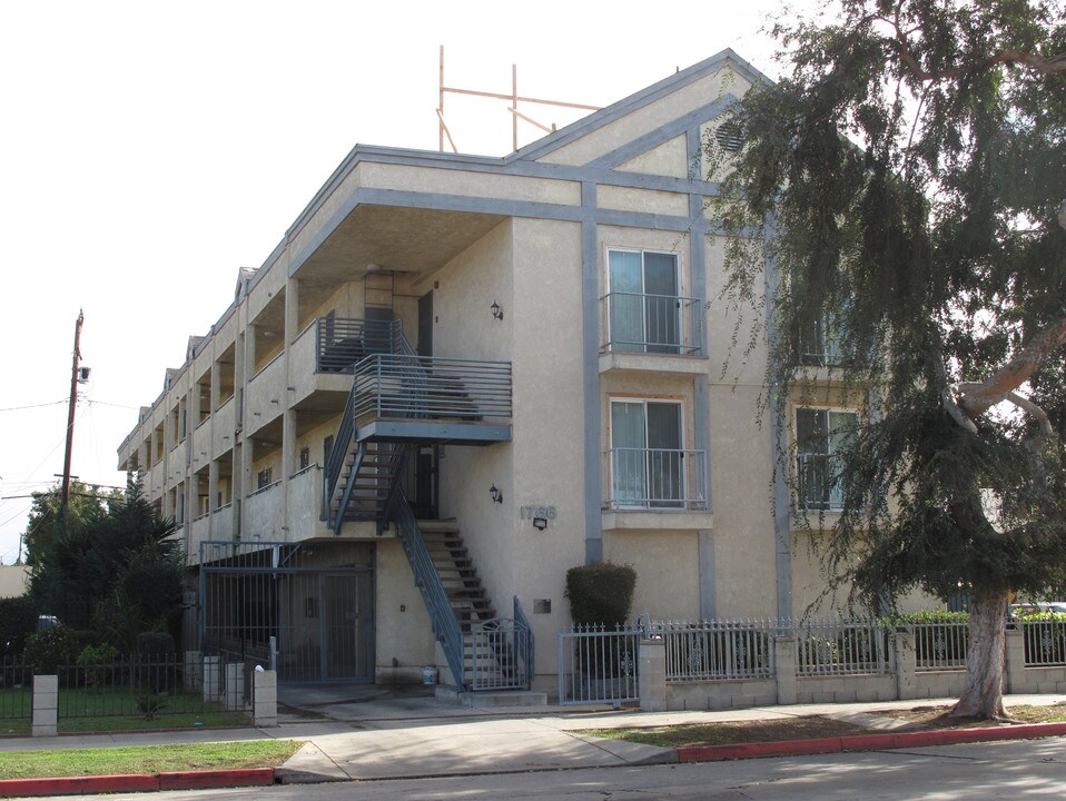 1766 Cherry Ave. in Long Beach, CA - Foto de edificio