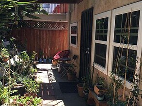 2033 Garnet Ave in San Diego, CA - Building Photo - Building Photo