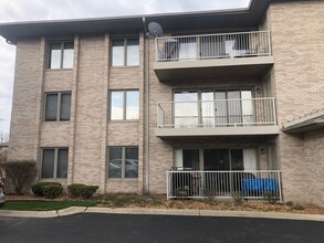 1053 Ashley Ct N in Lockport, IL - Foto de edificio - Building Photo