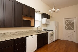 2814 N Maplewood Ave, Unit J09W in Chicago, IL - Building Photo - Building Photo
