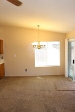 1327 Clipper Hills Dr in Bakersfield, CA - Building Photo - Building Photo