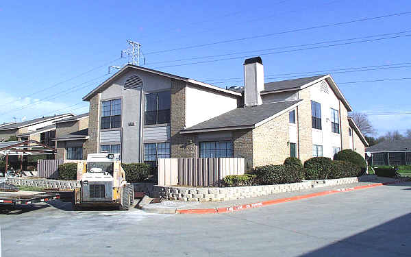 Country Greene Townhomes in Hurst, TX - Building Photo