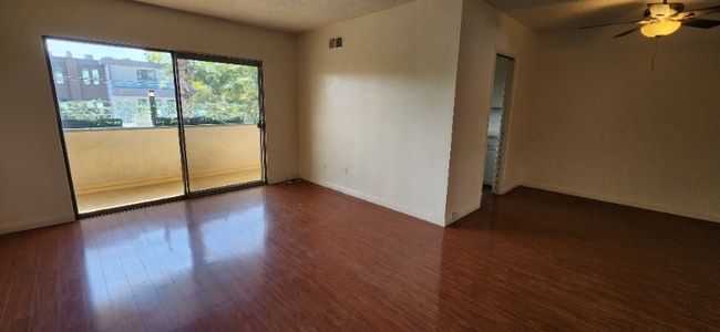 8315 Clinton Ave, Unit 8 in West Hollywood, CA - Foto de edificio - Building Photo