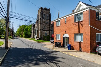 1201 State Ave in Coraopolis, PA - Foto de edificio - Building Photo