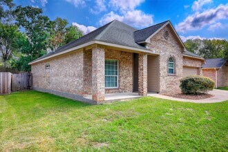 1812 Tickner St in Conroe, TX - Building Photo - Building Photo