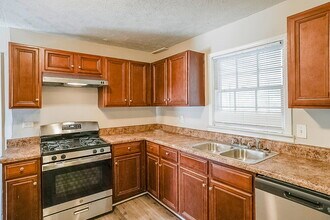 5010 Ailene Dr in Douglasville, GA - Foto de edificio - Building Photo