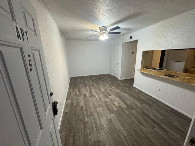 property at 1402 E 6th St