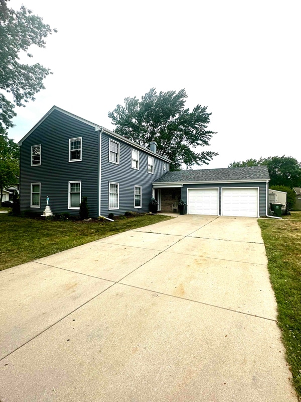 property at 23W234 Edgewood Ct