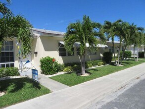 327 S Ocean Blvd in Lake Worth Beach, FL - Building Photo - Building Photo