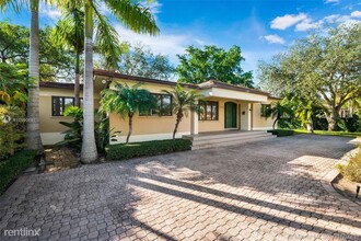 1170 S Alhambra Cir in Coral Gables, FL - Building Photo - Building Photo