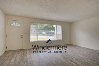 1792 NE Sumner Dr in Oak Harbor, WA - Building Photo - Building Photo