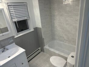 360 Copeland Ave in Lyndhurst, NJ - Building Photo - Building Photo