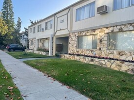 220 S Doheny Dr Apartments