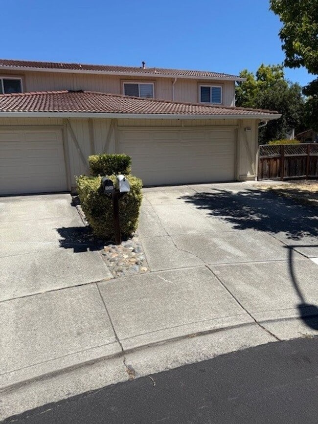 7006 Locust Ct in Dublin, CA - Building Photo - Building Photo