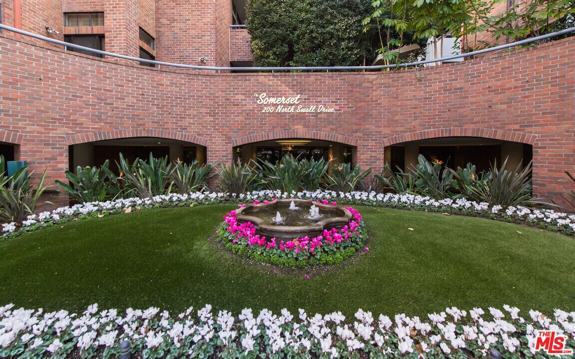 200 N Swall Dr in Beverly Hills, CA - Building Photo