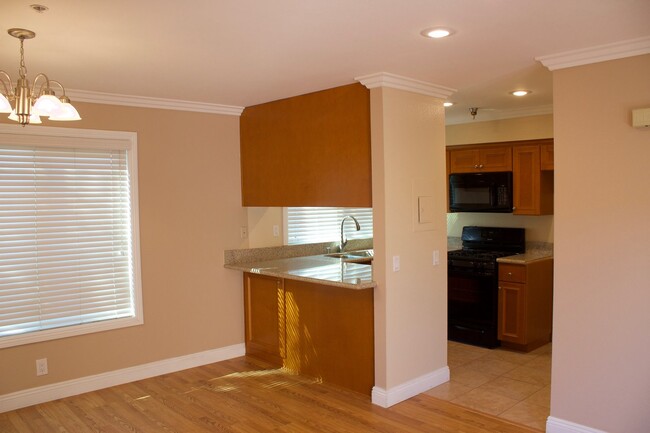Vista Del Plaza Apartments in Brea, CA - Foto de edificio - Building Photo