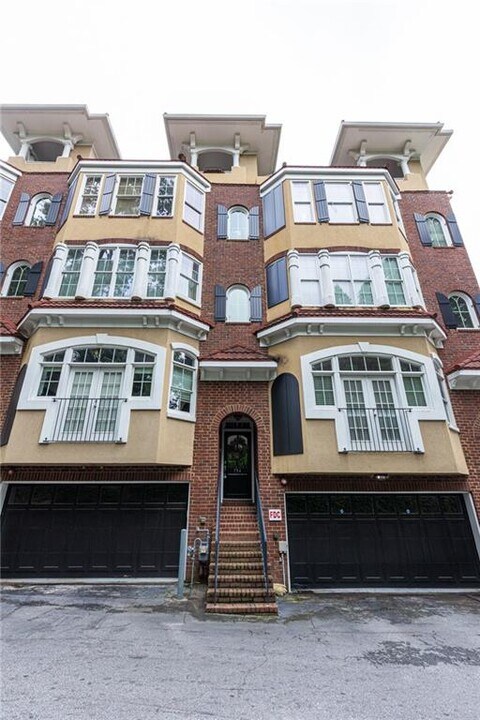 754 Clifton Heights Ln NE in Atlanta, GA - Building Photo
